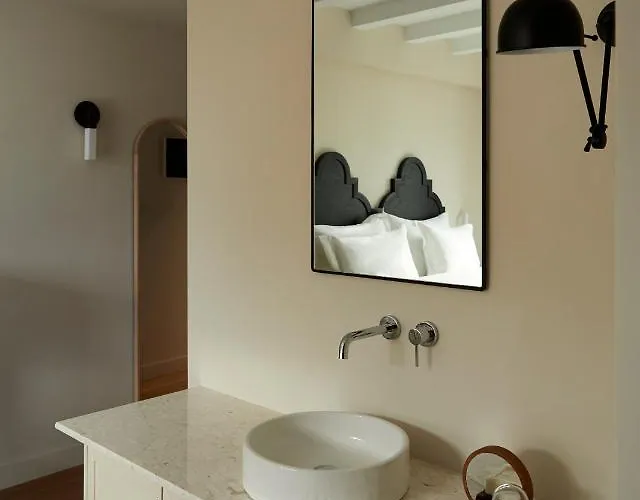 The Storyteller Boutique House Pensión 4*